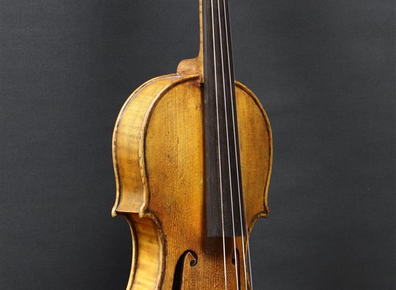 ◆An old violin Chenantais & Le Lyonnais Chenantais & Le Lyonnais Firm | Tarisio